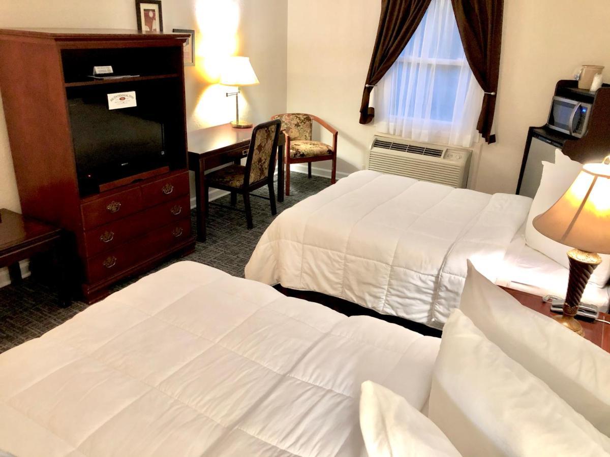 Bicentennial Inn Buckhannon Bagian luar foto