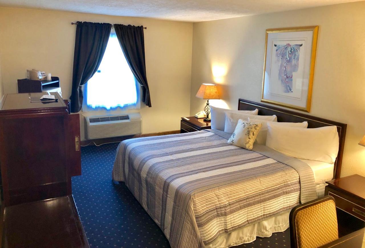 Bicentennial Inn Buckhannon Bagian luar foto