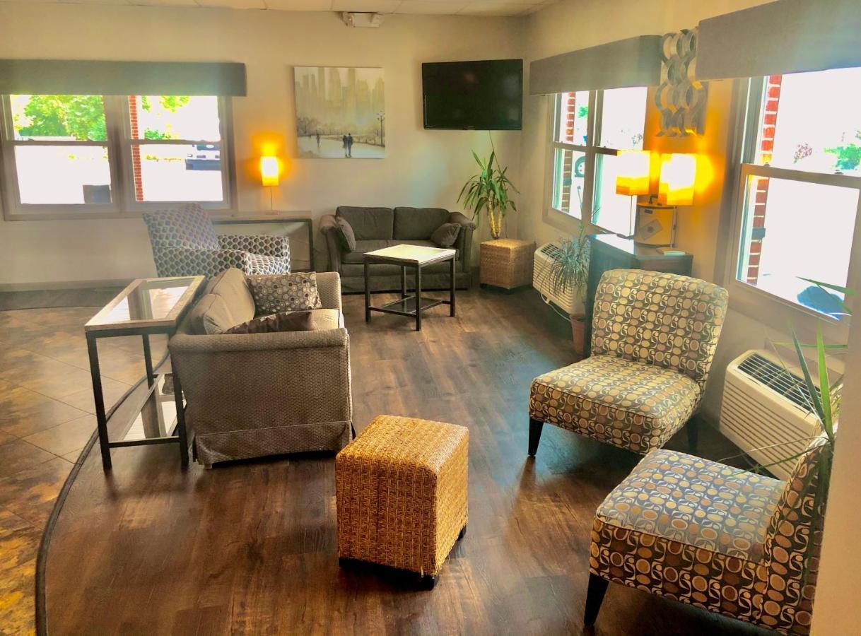 Bicentennial Inn Buckhannon Bagian luar foto