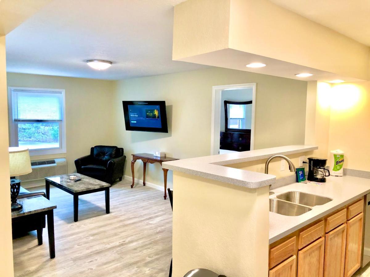 Bicentennial Inn Buckhannon Bagian luar foto