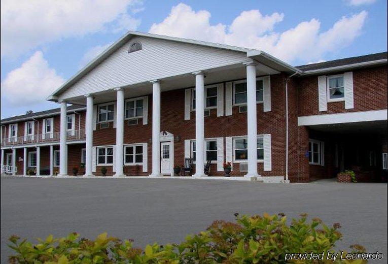 Bicentennial Inn Buckhannon Bagian luar foto