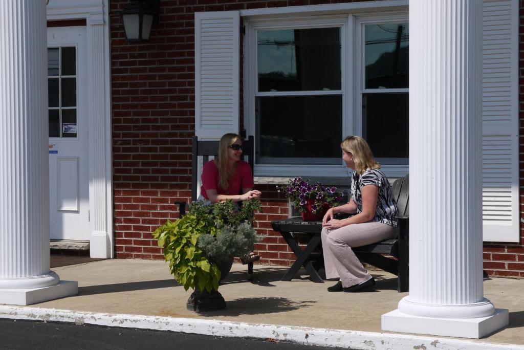 Bicentennial Inn Buckhannon Bagian luar foto