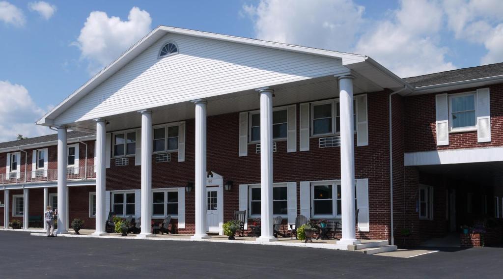 Bicentennial Inn Buckhannon Bagian luar foto