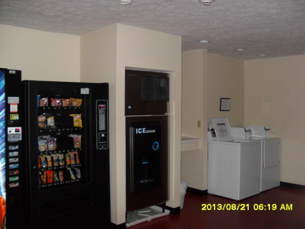 Bicentennial Inn Buckhannon Bagian luar foto