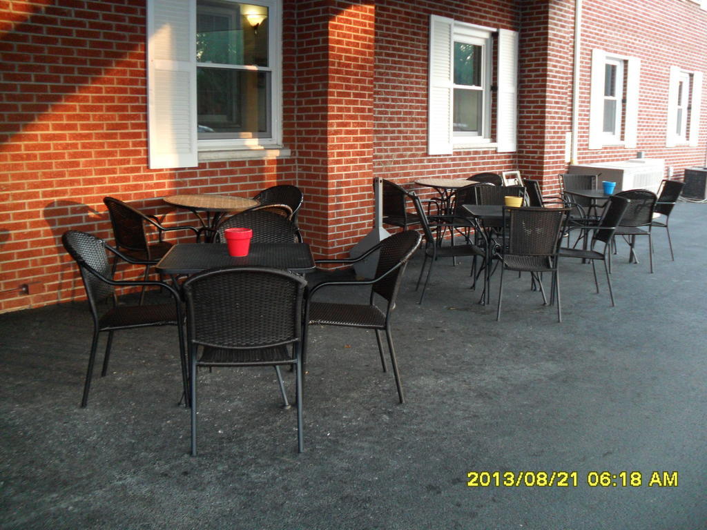 Bicentennial Inn Buckhannon Bagian luar foto