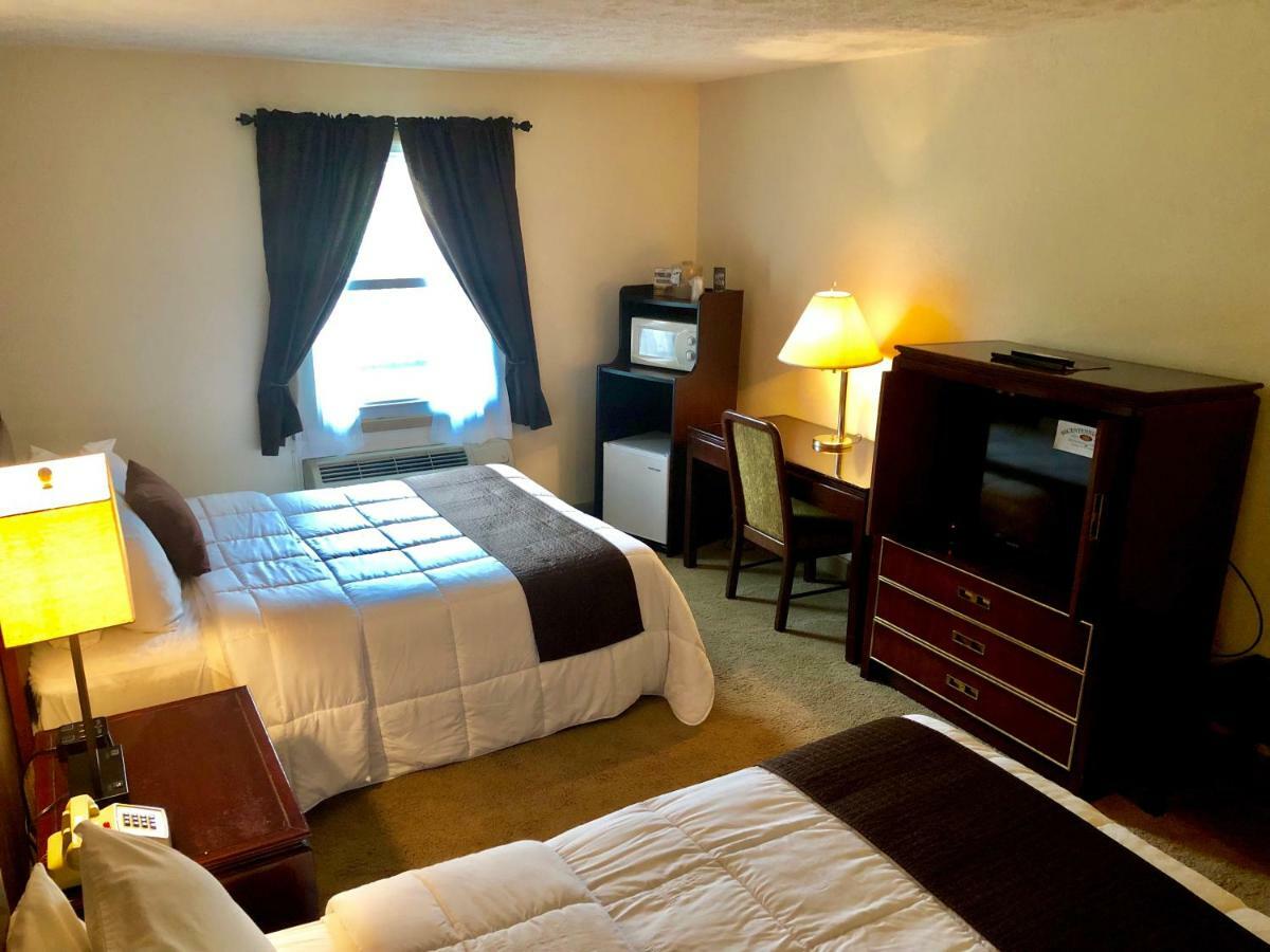 Bicentennial Inn Buckhannon Bagian luar foto