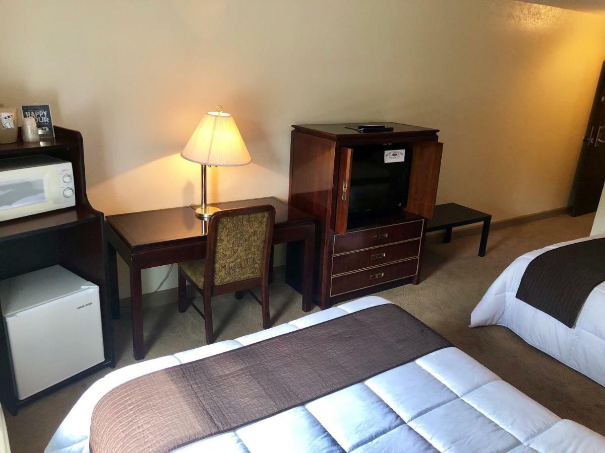 Bicentennial Inn Buckhannon Bagian luar foto