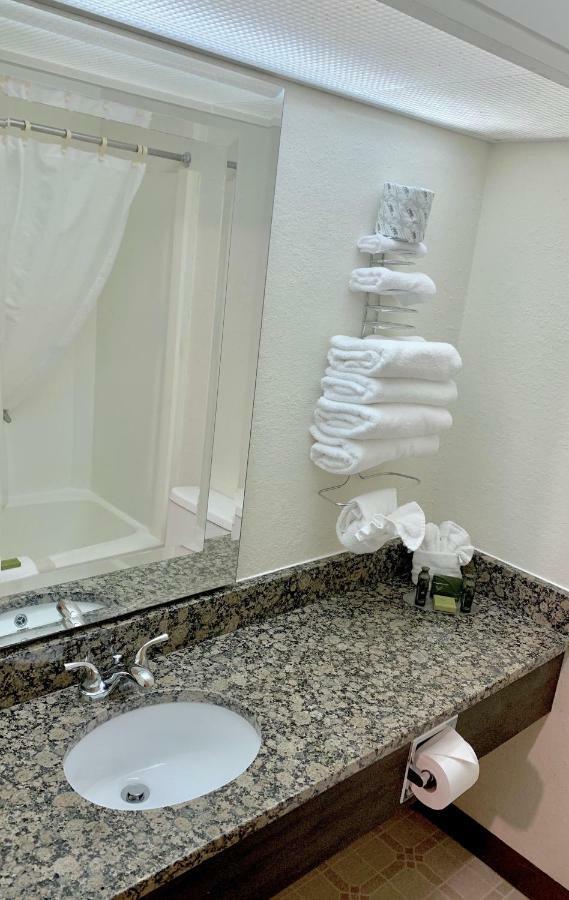Bicentennial Inn Buckhannon Bagian luar foto