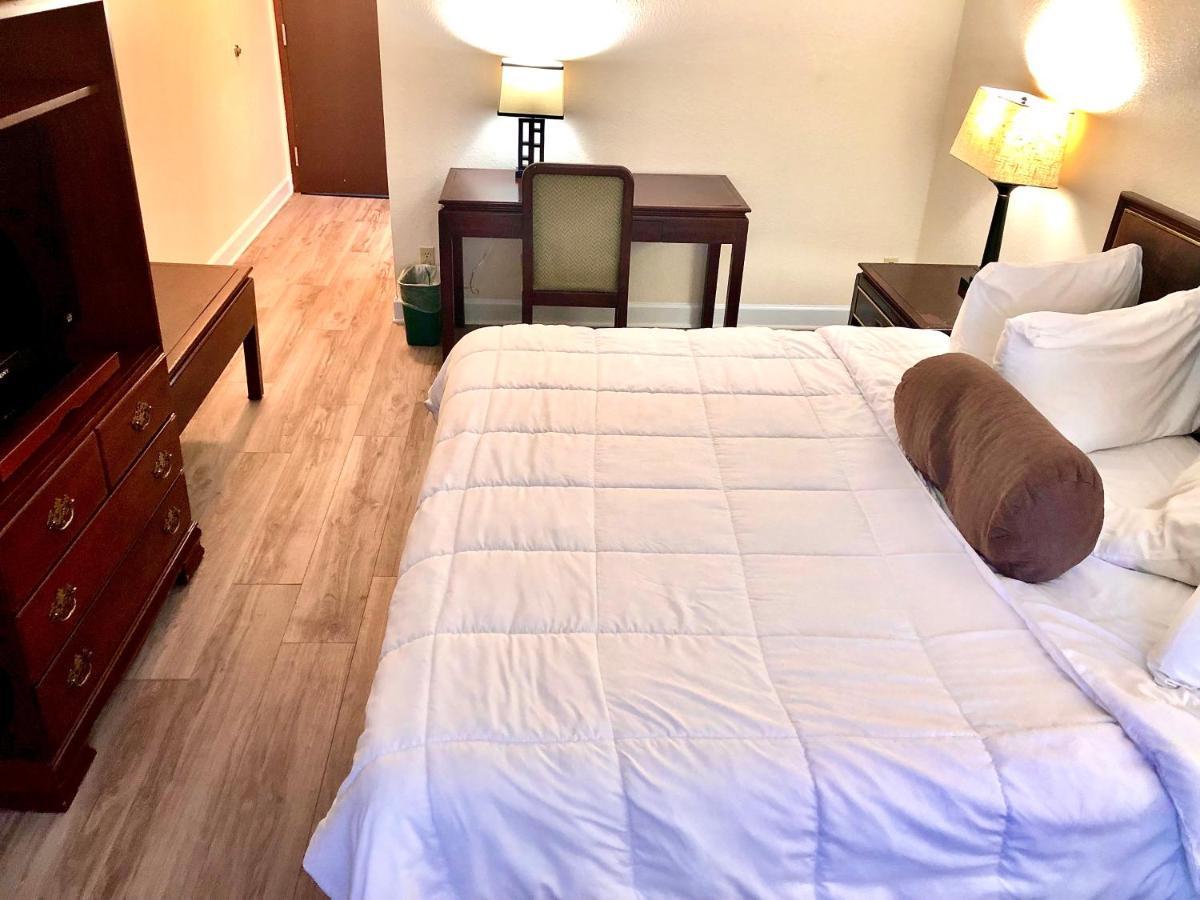 Bicentennial Inn Buckhannon Bagian luar foto