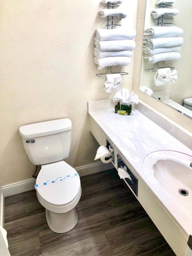 Bicentennial Inn Buckhannon Bagian luar foto